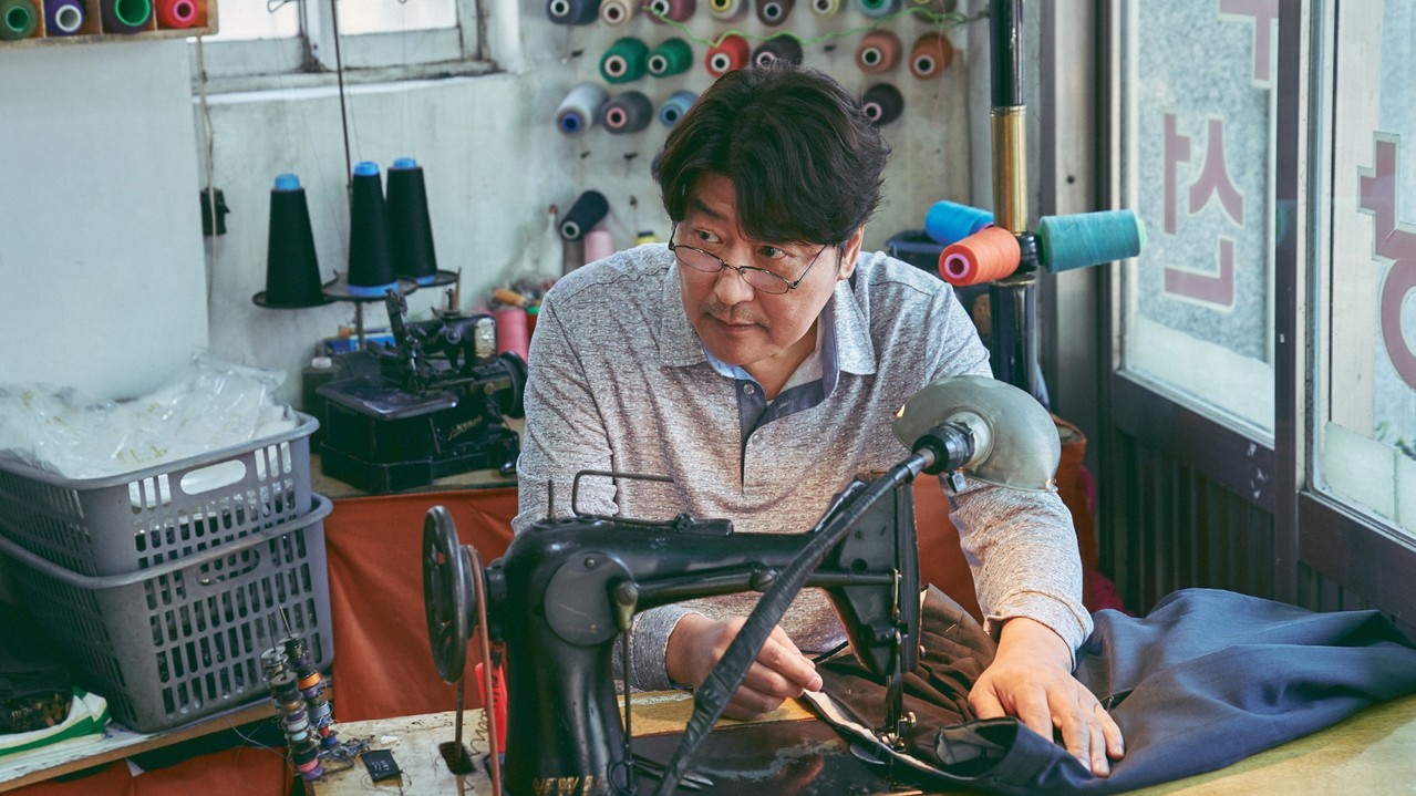 브로커 영화 장면