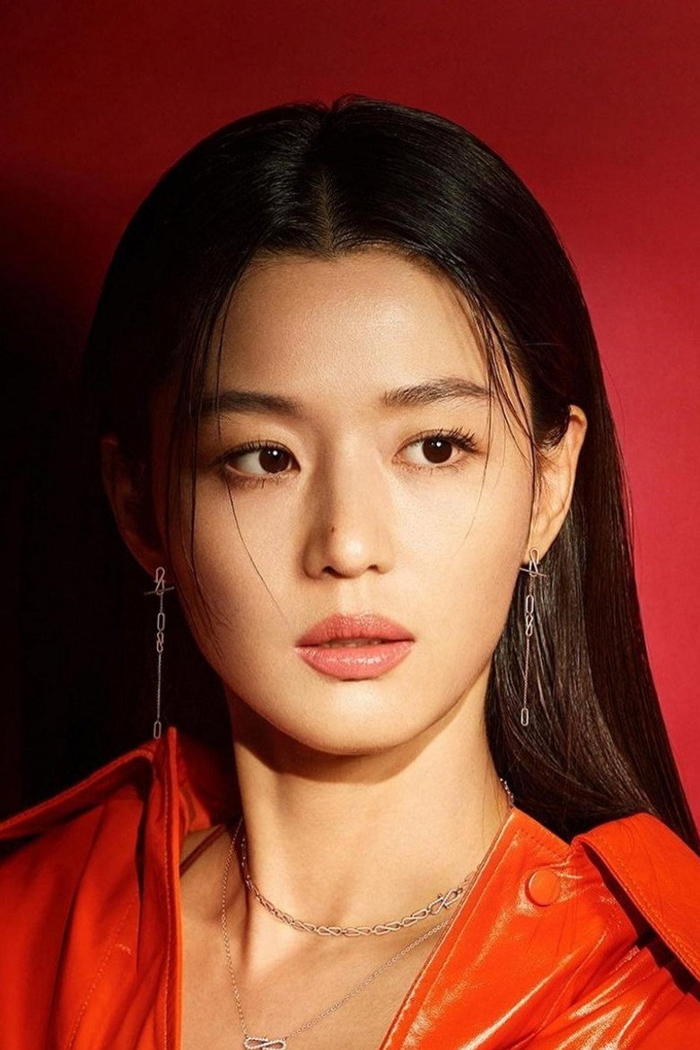 전지현 — 영화 '군체' 주연 배우, 생명공학자 권세정 역
