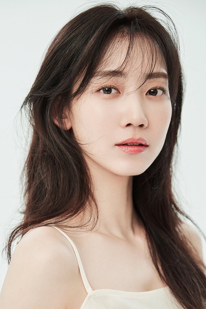 신현빈 — 영화 '군체' 출연 배우, 공설희 역