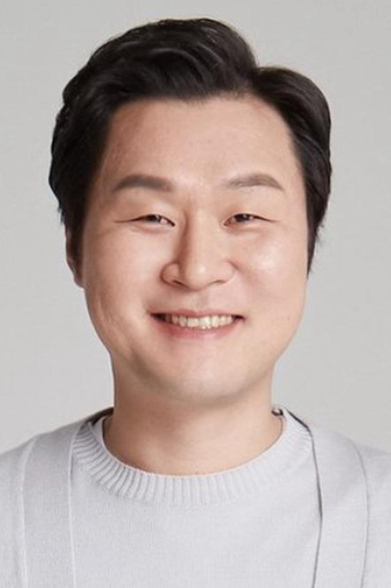윤경호 — 영화 남편들 김용강 역 배우